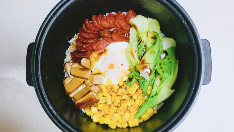 电饭煲腊味煲仔饭