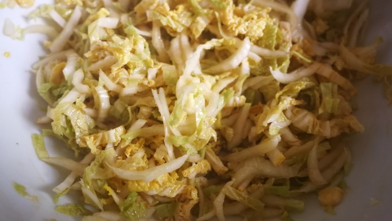 凉拌娃娃菜(解油腻神菜),拌匀装盘。