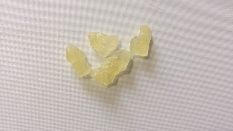 油焖笋,准备适量的冰糖