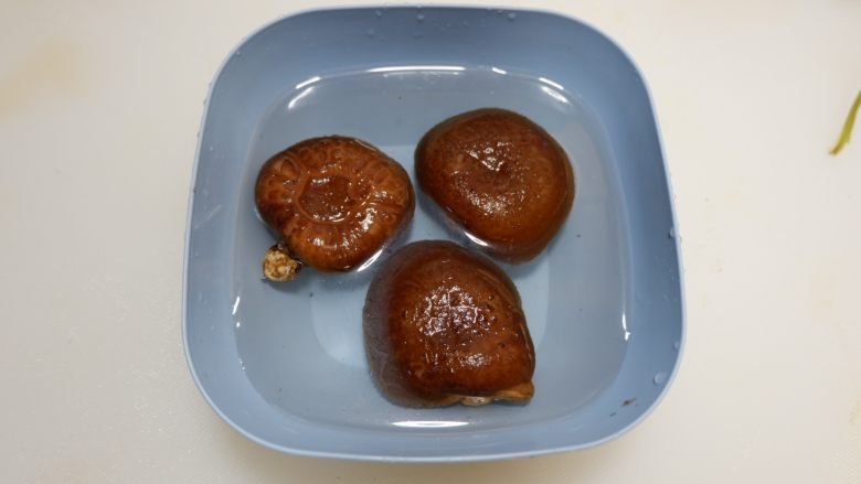 洪福齐天(酿豆腐) ,把<a style='color:red;display:inline-block;' href='/shicai/ 241'>干香菇</a>泡发,