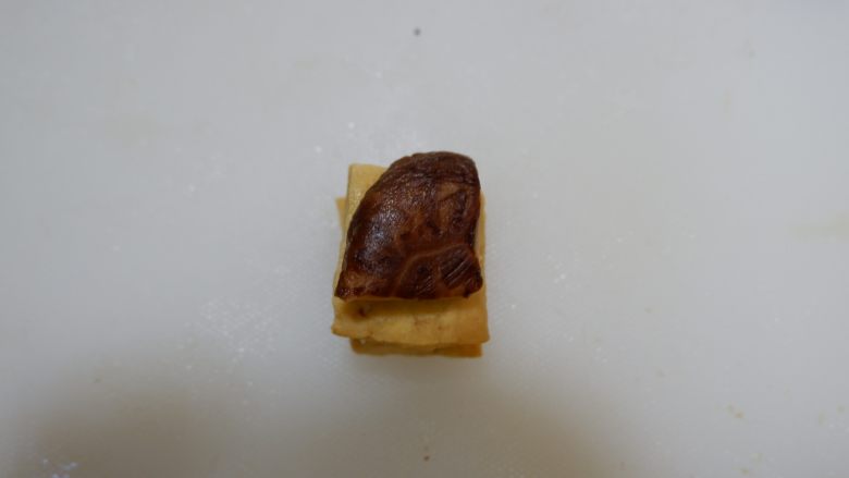 洪福齐天(酿豆腐) ,一片香菇。