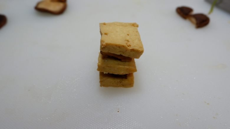 洪福齐天(酿豆腐) ,最后一片豆腐,总共是2片香菇,3片豆腐。