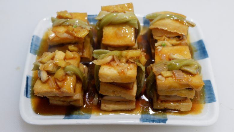 洪福齐天(酿豆腐) ,关火,淋在蒸好的豆腐上即可~