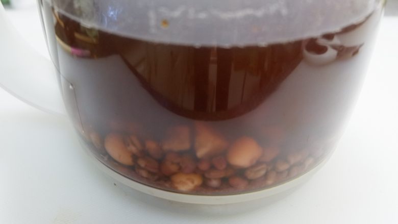 红豆茯苓莲子汤,煮好之后养生壶会有声音提示,时间为90分钟。