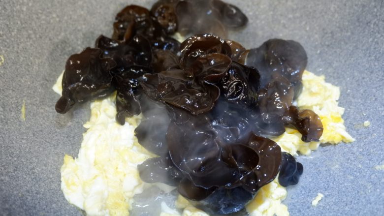 木耳炒蛋,滑嫩快手,加入木耳