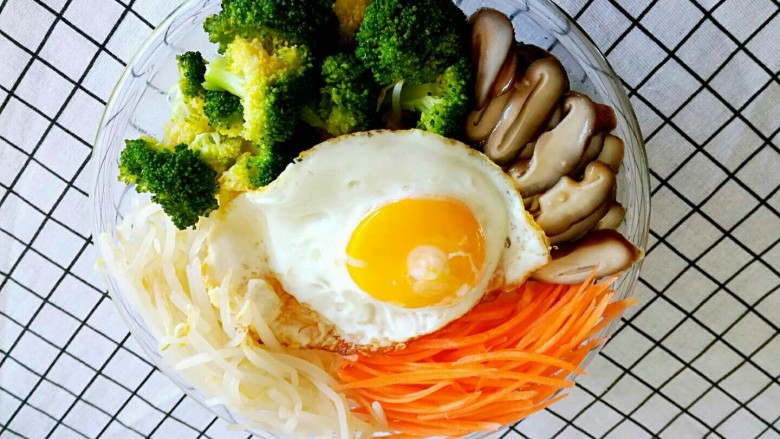 韩式拌饭,万事俱备只欠那一点点秘制酱。