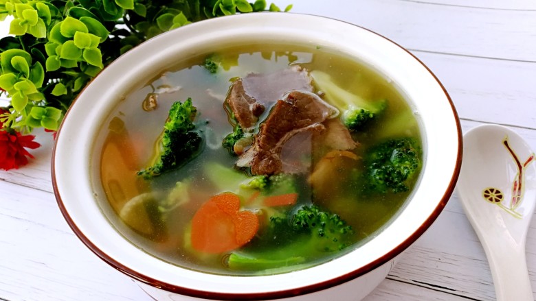 爱心西兰花牛肉汤,成品图。2018.3.6制作