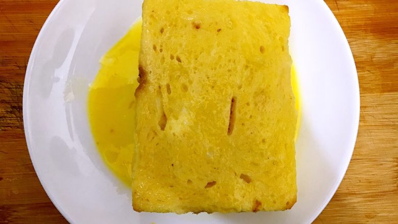 完胜金拱门之简易吐司苹果派,反过来,另一面也沾满鸡蛋液