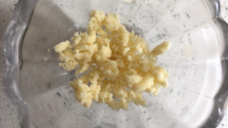香酥海苔脆饼,香酥粒适量(详细做法见三叶草面包)