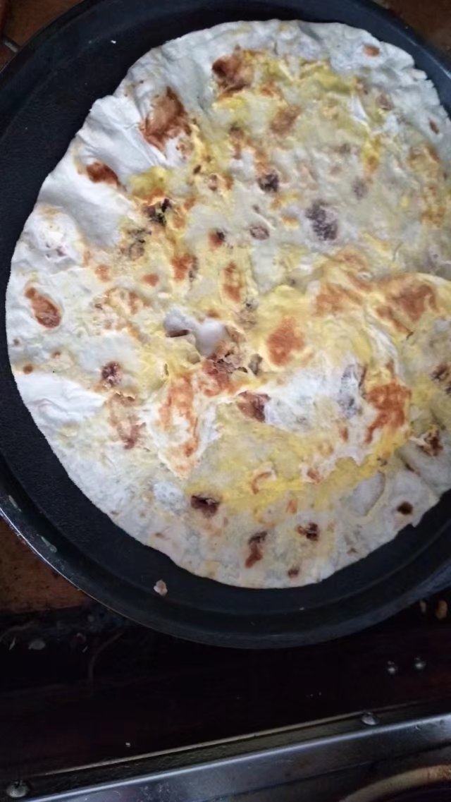 早餐鸡蛋饼,鸡蛋熟了即可