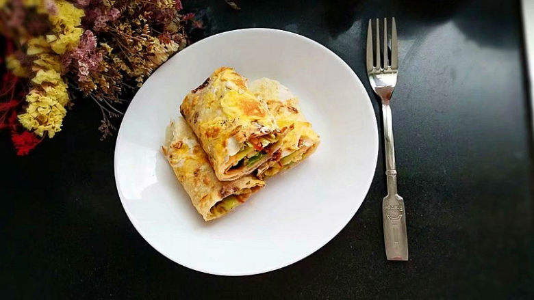 早餐鸡蛋饼,可以直接吃，也可以切段吃