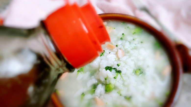 瘦身咸粥,然后来上一碗吧,最后连入<a style='color:red;display:inline-block;' href='/shicai/ 847'>香油</a>哦