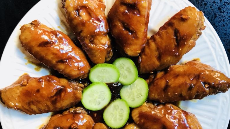 蜜炼黑糖红烧鸡翅,出锅摆盘