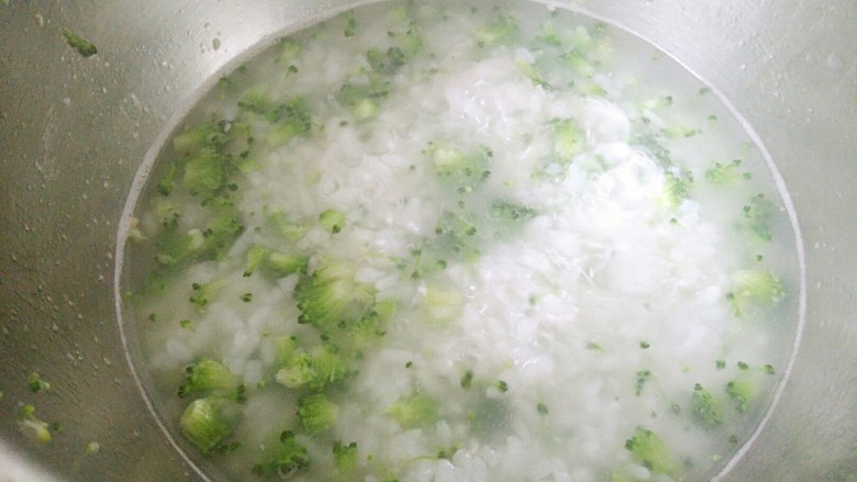 香辣咸粥~喝完发汗,然后用勺子搅匀,煮开