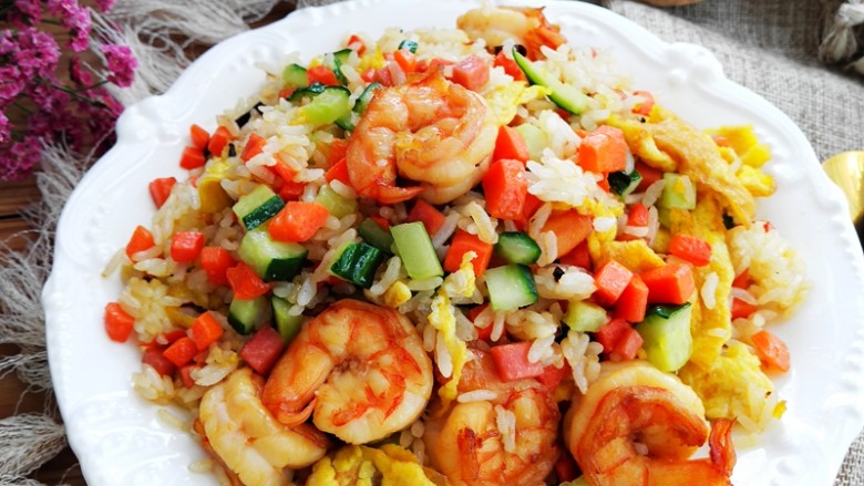 五彩虾仁炒饭,简单易做的美味!
