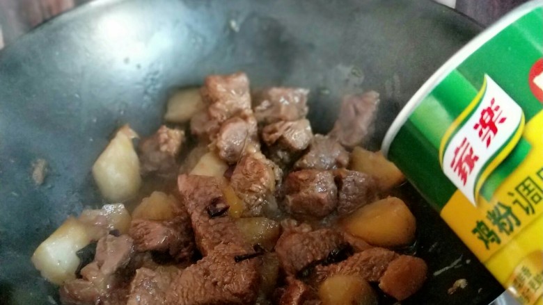 冬吃萝卜夏吃姜&白萝卜烧牛肉,最后加入<a style='color:red;display:inline-block;' href='/shicai/ 813'>鸡粉</a>提鲜,出锅。