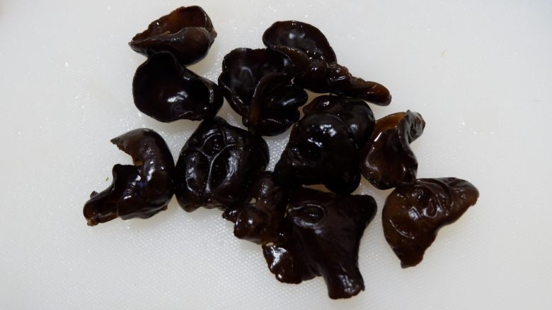 完美便当方程式「15」,木耳提前泡发好备用