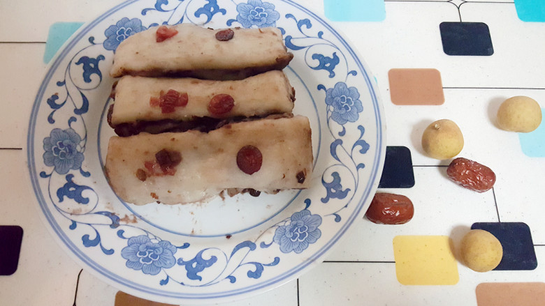 ~豆沙糕,到凉了,切成块。