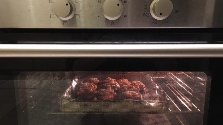 香菇镶肉(烤箱版),送进烤箱13分钟!
