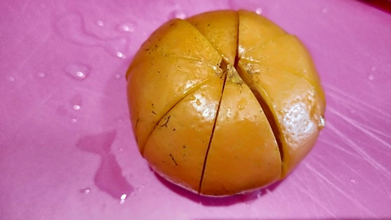 花样水果\拼盘,甜橘子切成米字,皮包开。放盘中间。