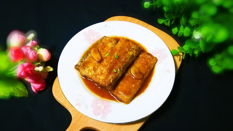 蒜香糖醋带鱼,好远就闻到酥香带鱼的味道了!