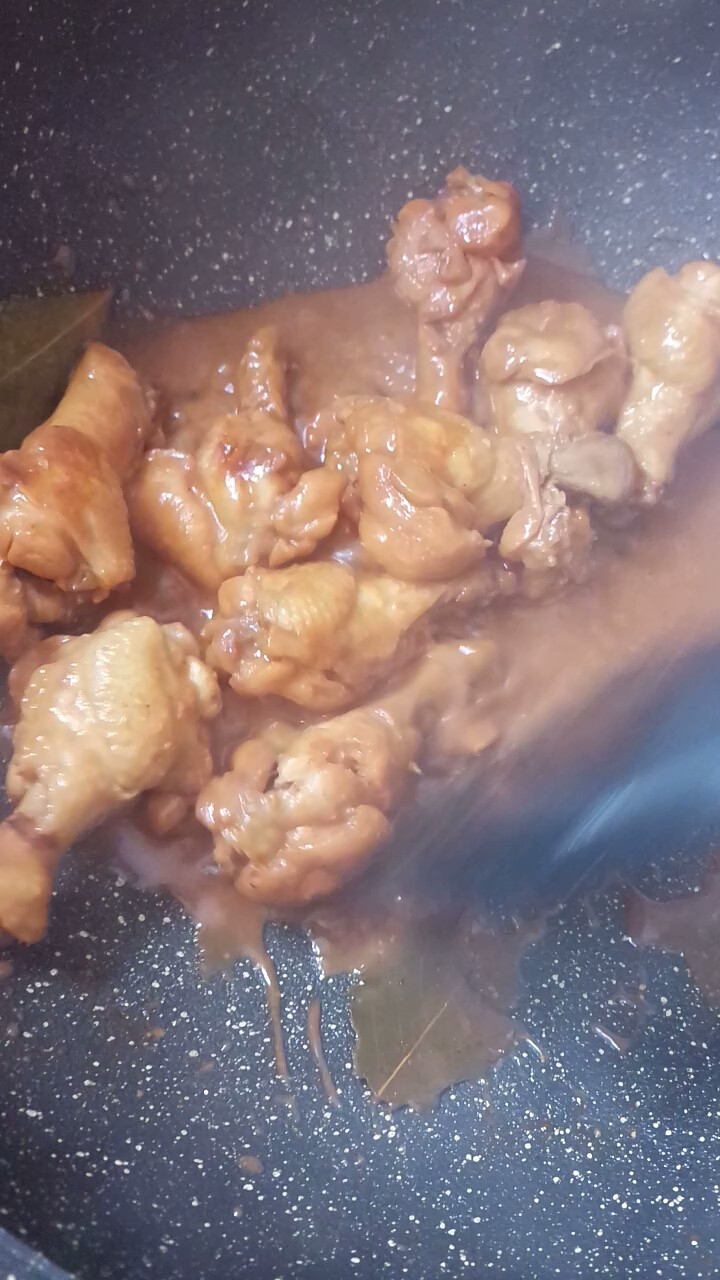 腐乳鸡翅根,最后可以尝一下,如果薄就加点盐 ,如果正好那就不用加了