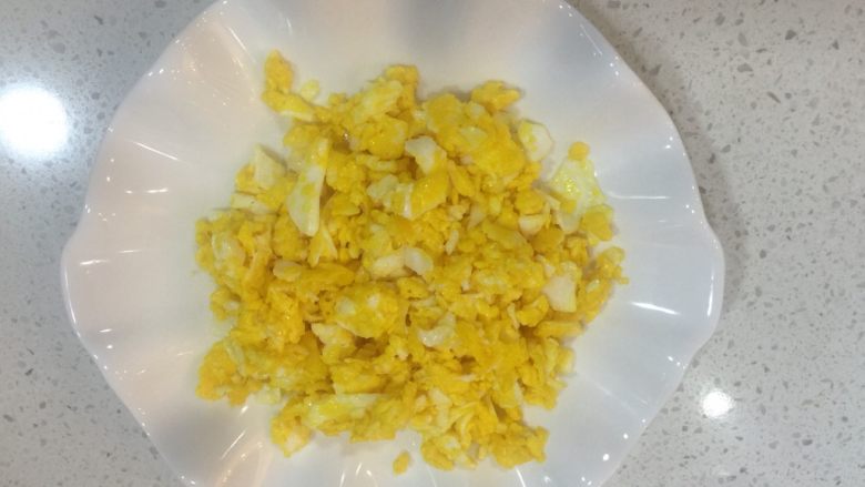 炒面线,熟了后,先放盘子