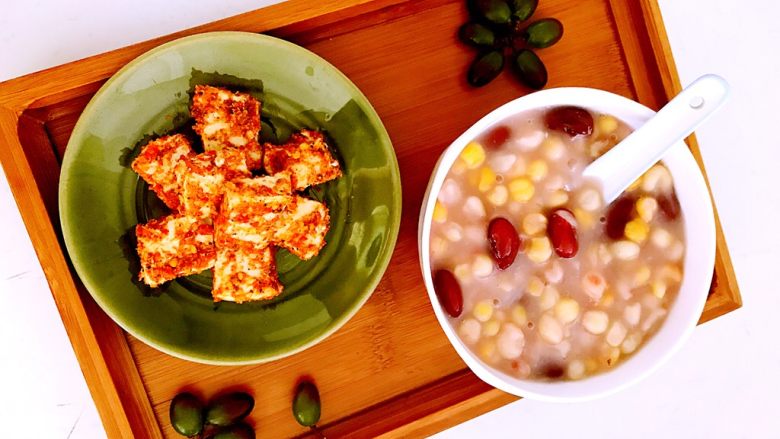 香辣霉豆腐,香辣霉豆腐配上一碗玉米大豆粥,非常完美~