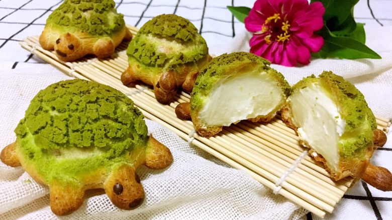 小乌龟泡芙,可爱的小乌龟泡芙就做好啦,圆鼓鼓的肚子里面装着满满的奶油馅