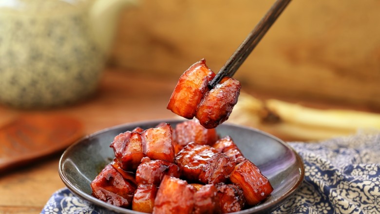 红烧肉,色泽红亮、肥而不腻,味道好极了!