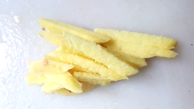 ~洋葱干锅虾煲,准备姜。