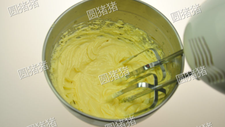 全麦消化饼,混合后黄油的状态比较稀,如乳膏状态。