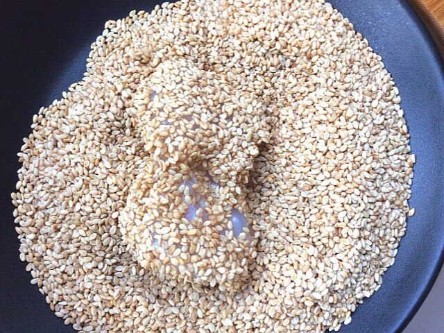 果味芝麻龙利鱼,裹上芝麻