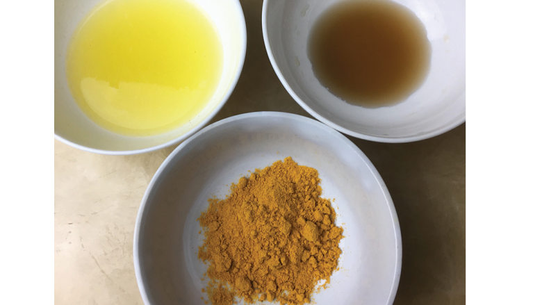 黄梨炒饭, 一部分切好的的黄梨窄成黄梨汁
泰国<a style='color:red;display:inline-block;' href='/shicai/ 714'>鱼露</a>
黄姜粉用来调色