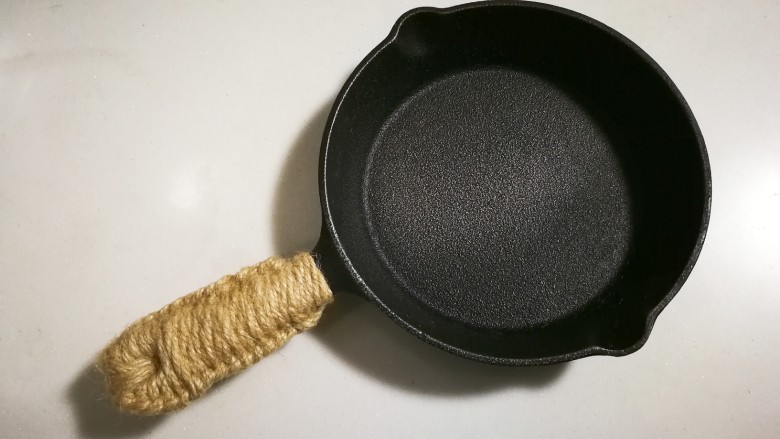 新锅金沙银砖老豆富,小锅绑上麻绳