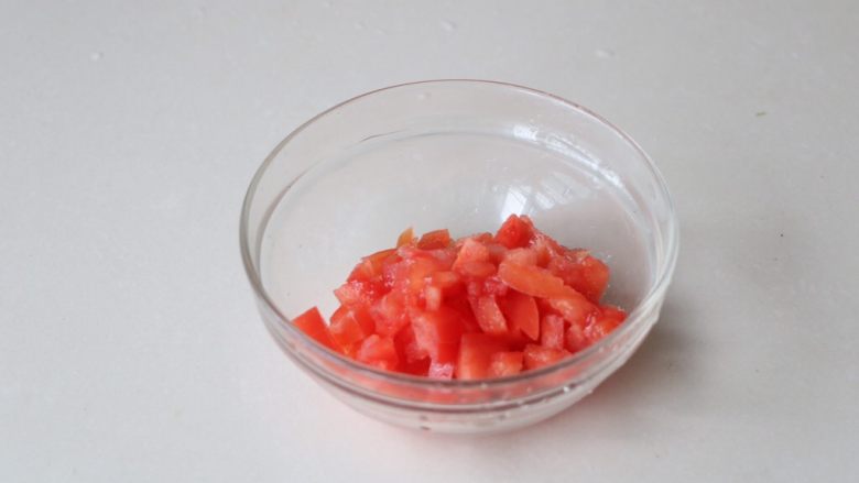 土豆豆角焖面,<a style='color:red;display:inline-block;' href='/shicai/ 3551'>西红柿</a>切碎;