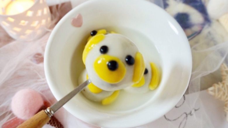 小萌狗黑芝麻汤圆,舍不得吃哦~