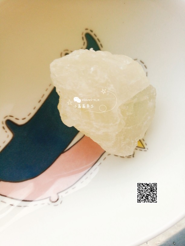 桃胶红枣银耳羹,加入一小块<a style='color:red;display:inline-block;' href='/shicai/ 866'>冰糖</a>,煮10分钟