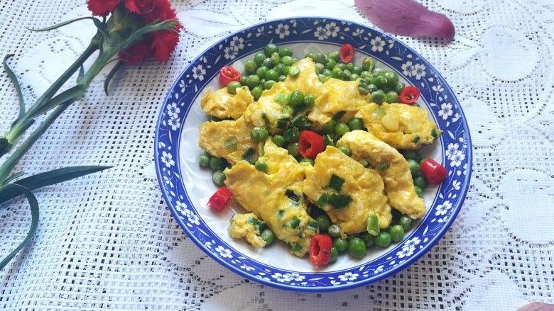豌豆仁炒鸡蛋,成品图。
香喷喷的,好看,更好吃的豌豆仁炒鸡蛋,就这样华丽丽地出锅啦。