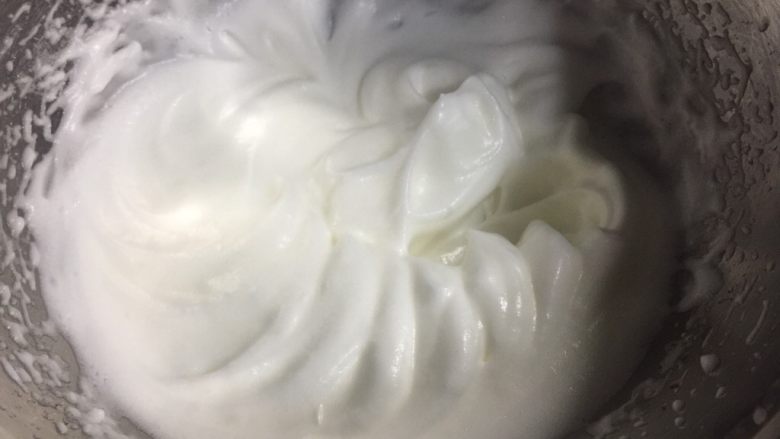 草莓溶豆(无酸奶),打到这样纹路不容易消失时