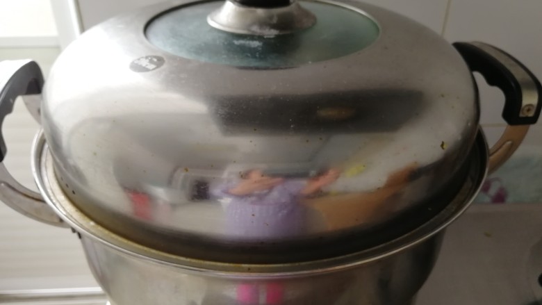 家庭版&豆面大馒头,盖锅盖,醒5-10分钟在开火。开锅后关中火蒸20分钟就好了。