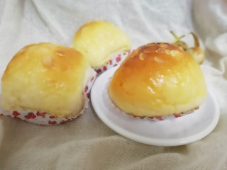 蛋黄豆沙能量小餐包