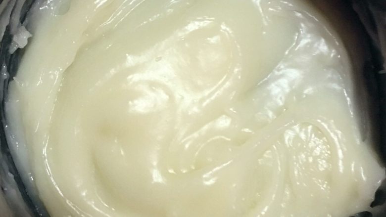 烫种全麦吐司,制做烫种面团,将烫种材料混合加热至65度离火,冷却后入冰箱冷藏一晚。