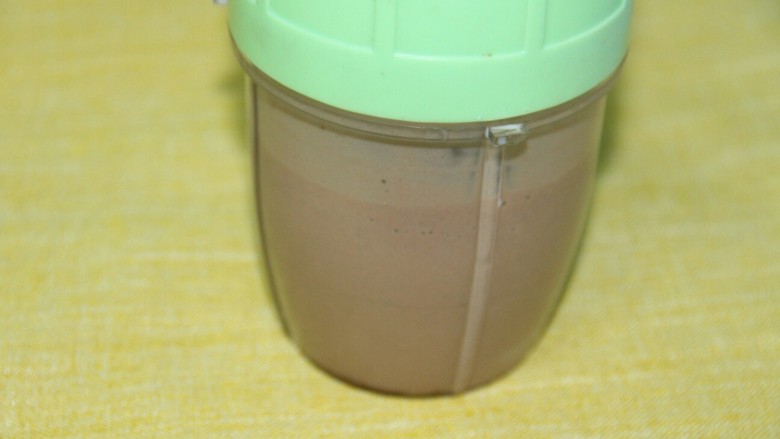 巧克力香蕉奶,打至均匀无颗粒