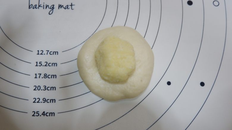 千椰蓉面包,然后包入椰蓉馅