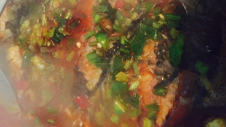 藿香豆瓣肉末鲫鱼,中途将鱼轻轻翻下面,煮至鱼快熟时放入调味汁,起锅时放入藿香、葱花、芹菜、<a style='color:red;display:inline-block;' href='/shicai/ 756'><a style='color:red;display:inline-block;' href='/shicai/ 756'>鸡精</a></a>