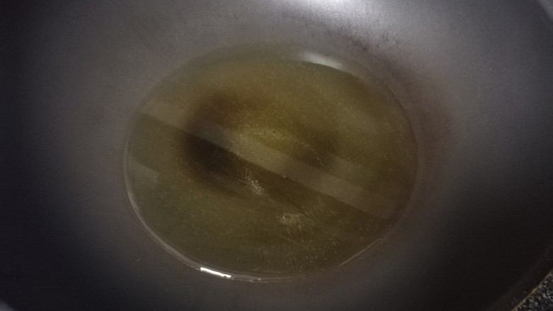 黄澄澄,香酥可口的白公鱼干,锅里下油
