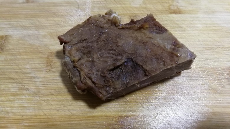 咖喱牛肉土豆饭,熟卤牛肉一块儿,提前卤好的牛肉。