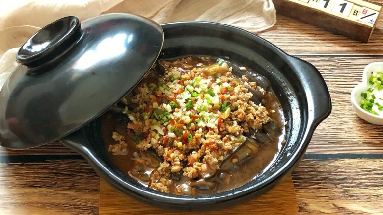 肉末茄子煲,上桌啦!
