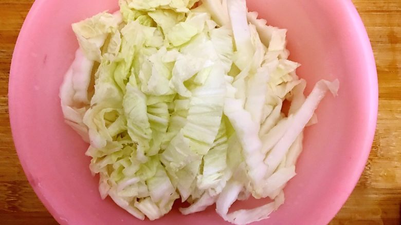 黑白菜蒸腊肉,全部切好,控干水分,备用